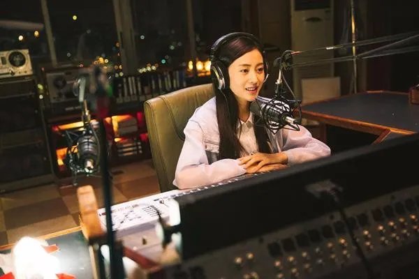 张天爱睡机场，为什么有人质疑是炒作？