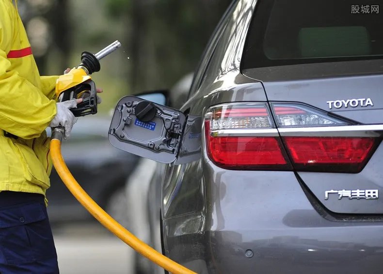 2018油价调整最新消息 明天汽油价格调整最新消息