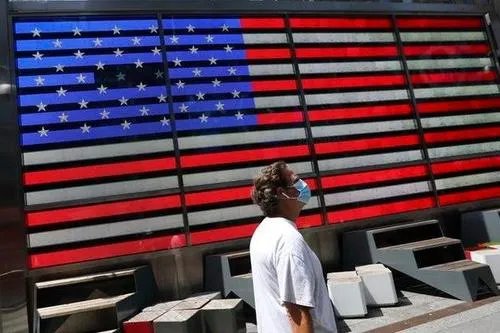 美国疫情死亡人数超过15万，为什么美国人好像无所谓？