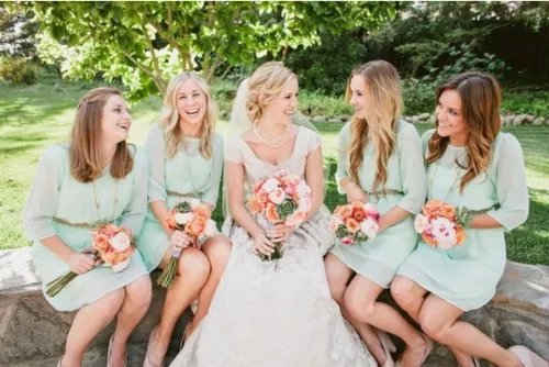 姐妹团加伴娘5个合适吗 伴娘团一般几个人