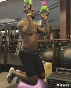 詹姆斯晒照凌晨5点半的洛杉矶起床开始训练，你怎么看？