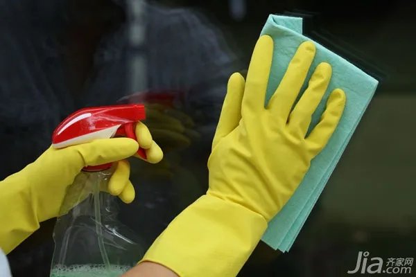 小窍门“到” 玻璃窗清洗原来如此简单