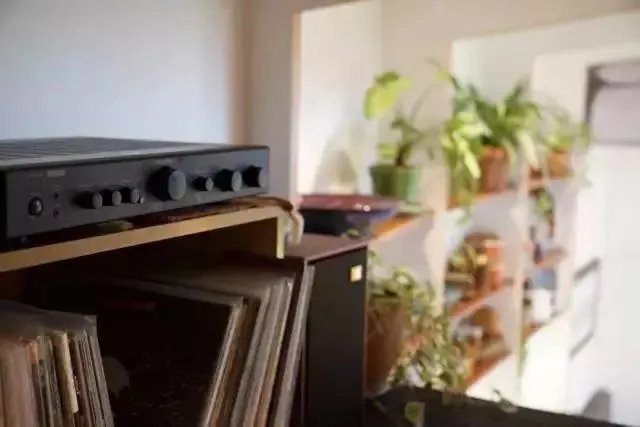 夫妻俩花30万买了个黑箱子，过上了所有人都羡慕的生活