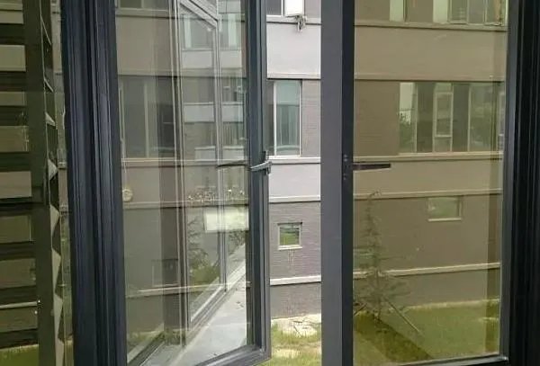 不锈钢纱窗和金刚网纱窗区别有哪些