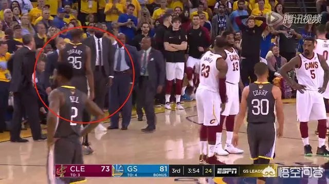 总决赛G2,明明是库里阻挡詹姆斯犯规，为什么裁判给了泰伦卢技术犯规？