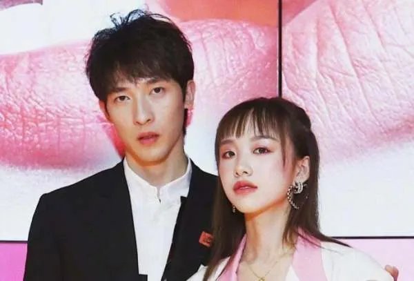 网红阿沁刘阳分手为何娱乐圈中的感情都逃不过第三者？