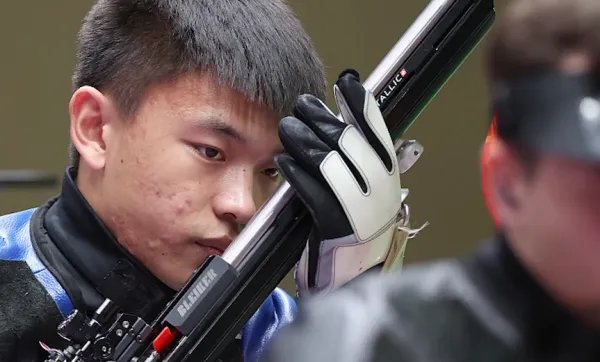 张常鸿打破世界纪录拿下冠军，你知道曾经的纪录都是谁创下的吗？