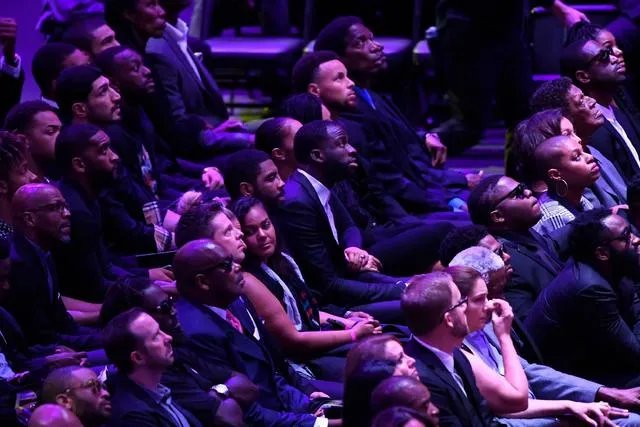 凌晨看科比追悼会的时候你有什么感受，有哭出来吗？我的信仰就这样没有了？