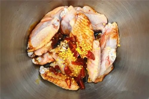 烤箱如何烤鸡翅 两种方法教你做烤鸡翅
