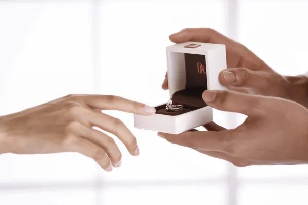 一克拉钻石有多大？