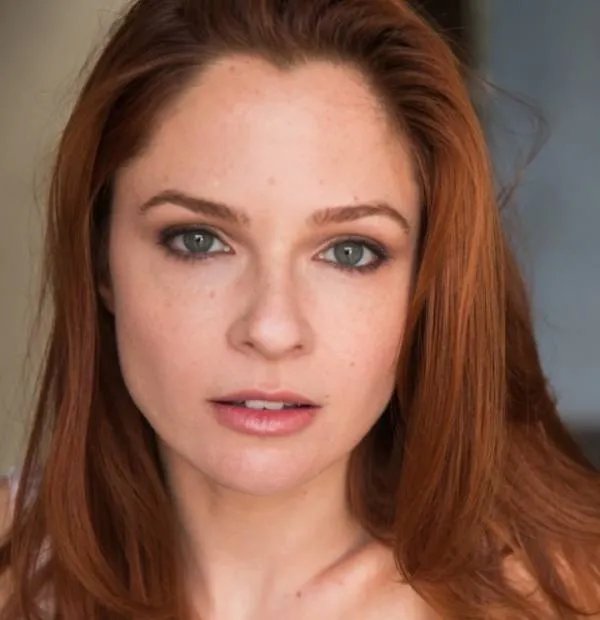 邪恶力量第九季第三集里那个艾普莉是谁演的？