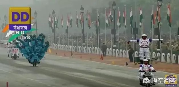 为什么印度阅兵式穿的衣服五彩斑斓?