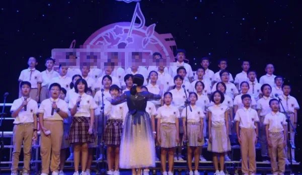 欢乐圣诞佳音歌词大意是什么？