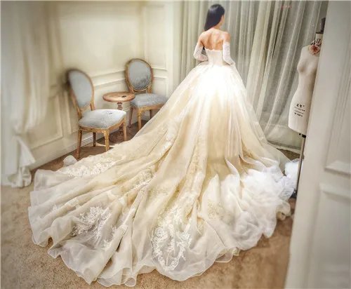 结婚婚纱是买还是租好 租婚纱与买婚纱的优劣势