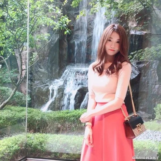 韩国女数学老师走红 网友:老师我想学数学