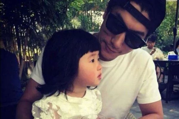 张亮寇静宣布离婚，为何17年离婚，选择19年曝光，其中是何原因？