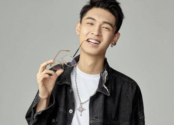 秦霄贤的家庭背景到底有多好?