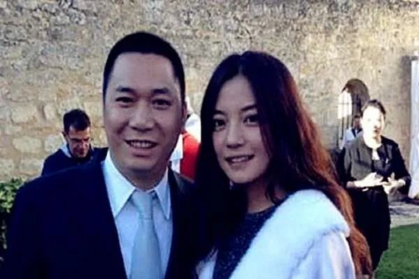 娱记曝赵薇夫妇口头协议：互不干涉感情，孩子归黄有龙所有，你怎么看？