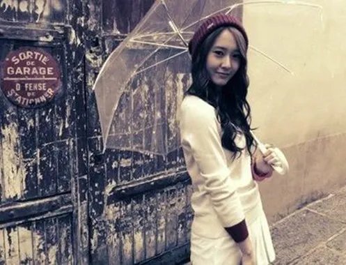 朴灿烈亲吻郑秀晶照片集锦 其俩在节目中亲吻备受争议