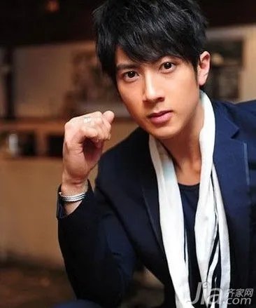 吴尊承认已婚当爸 豪宅家居照曝光