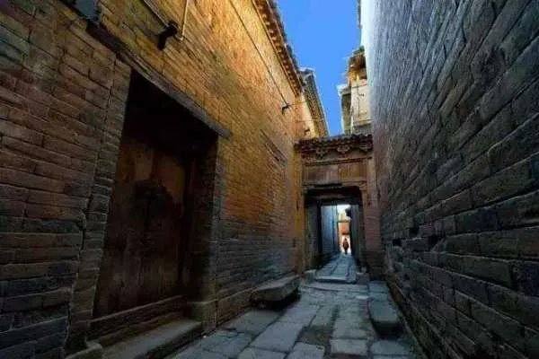 转弯抹角的意思