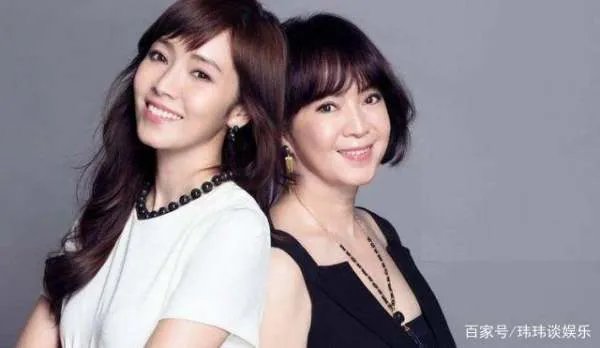 “侯佩岑道歉”被骂，她母亲林月云，当年到底做了什么？