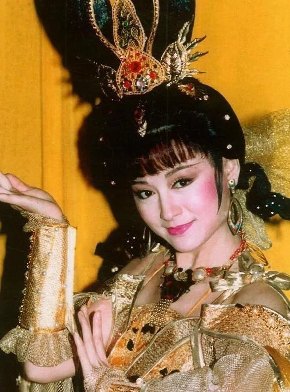 49岁演《游龙惊凤》少女红拂惊为天人，如今怎样？