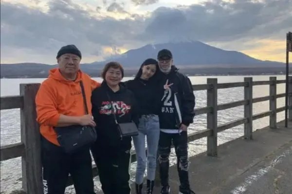 潘玮柏否认离婚，女方此前的做法是否对他的事业造成影响？