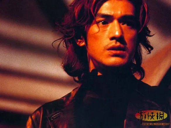 细数十大多金明星“地主” 走到哪炒房炒到哪！