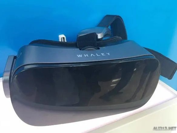 微鲸发布首款VR一体机!独享《中国新歌声》VR视频