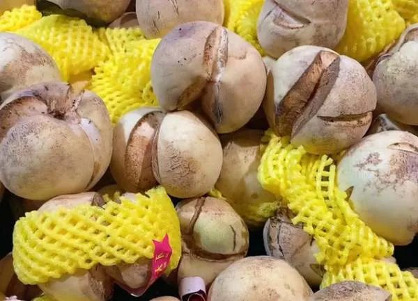 郑州一女子超市买“爆炸桃”被妈妈嫌弃，这种桃子为何能走红市场？