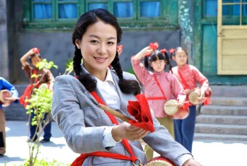 金巧巧和沈傲君之间是一种什么样的关系？