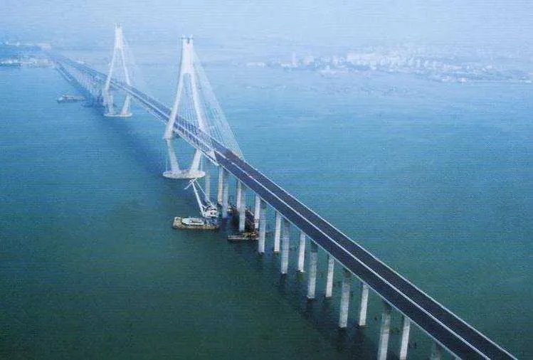 湛江海湾大桥的广东第一跨海大桥