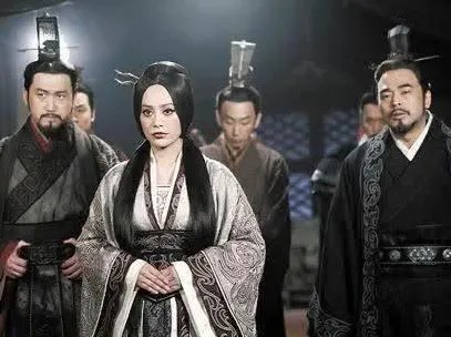 秦武王死后，他把王位传给了谁？是秦昭襄王，还是宣太后娇诏？