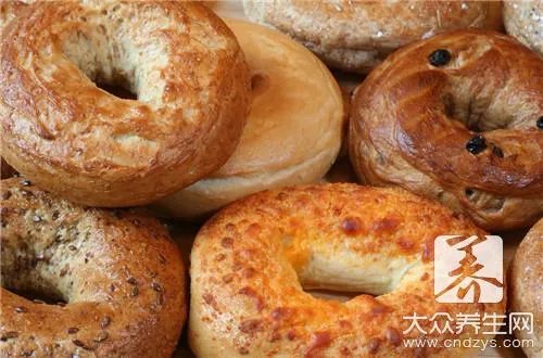 ​怎么使用面包机做面包呢？               