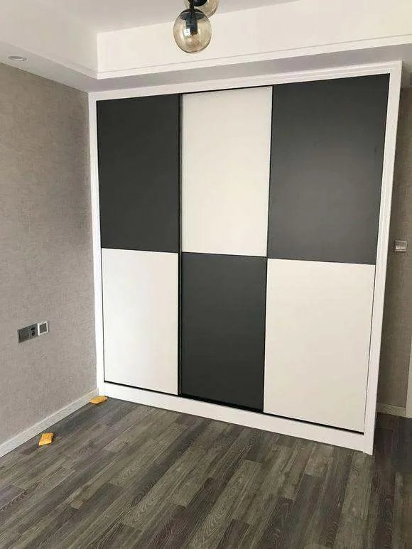 房子装修，衣柜买成品的还是订做衣柜好