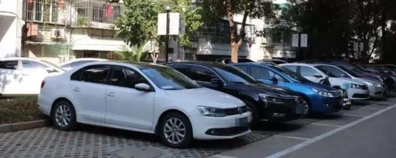 小区内乱停车谁来管