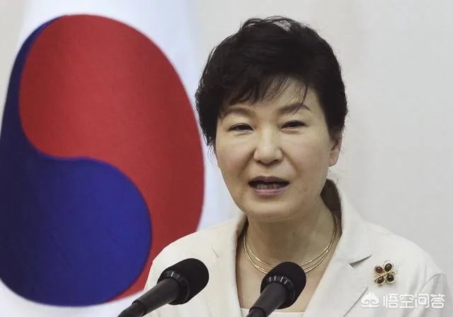 你觉得朴槿惠的执政风格到底是软弱，还是强硬？为什么？