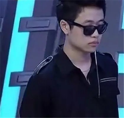 快乐大本营小黑图片现场 神秘身份被曝光