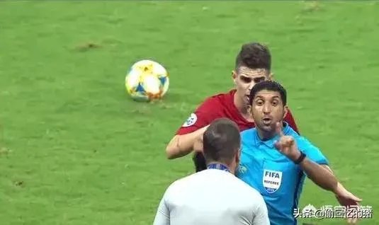 亚冠上港2-2浦和红宝石，日本的第一个进球是颜骏凌的锅还是犯规？哈桑执法公平吗？