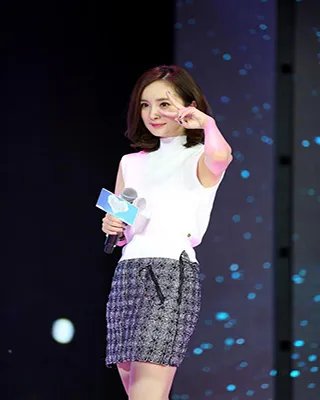 盘点杨幂透视短裙图片 杨幂出席《怦然心动》发布会