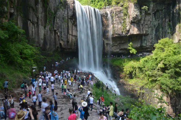 中华第一瀑是哪一座?在什么地方?落差有多少米?