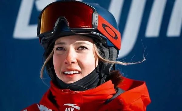 谷爱凌为夺金对手鼓掌庆祝，她的格局有多大？