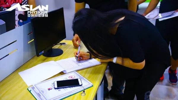 学健身教练好吗？