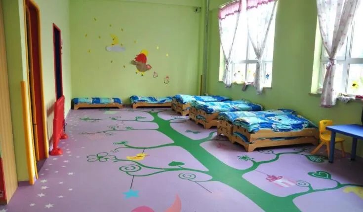幼儿园塑胶场地的三大优势 怎样选择幼儿园塑胶地板