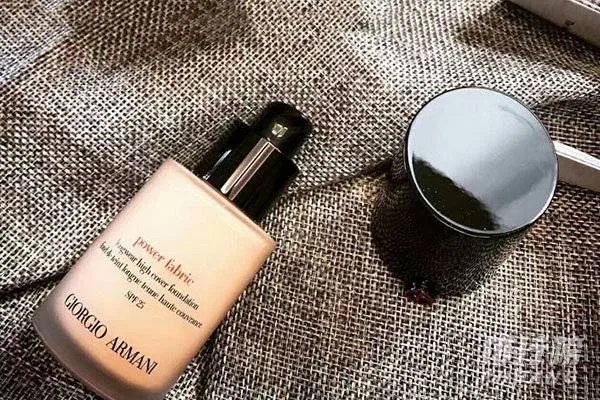 阿玛尼粉底液大师和权力的区别_阿玛尼粉底液大师和权力哪个好用