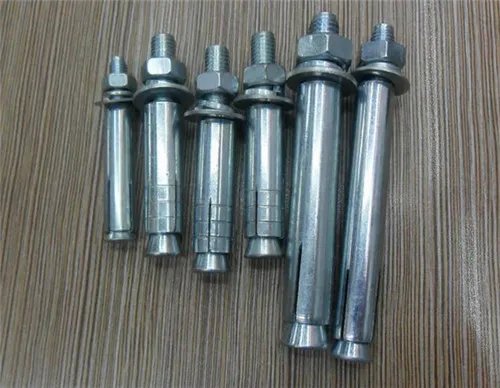 如何取出墙内塑料膨胀螺丝