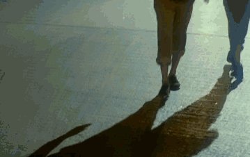 美女夏天是如何拍写真的？动图来看丙级超人快递侠！