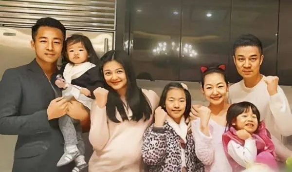 徐妈妈流泪谈女儿离婚原因，大S因汪小菲的爷们脾气过得很辛苦，你怎么看？