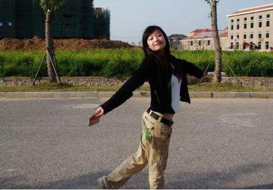 盘点小花毕业照，郑爽半截眉毛变路人，娜扎食堂吃饭戴墨镜，你认得出来吗？